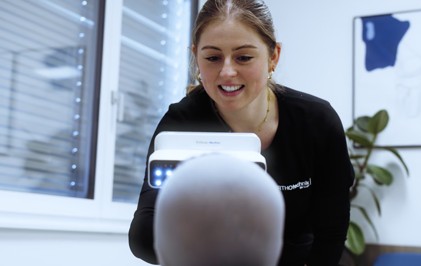 Scanning the infant head with EinScan Medixa